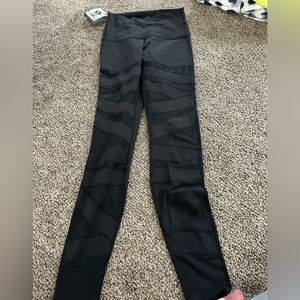 Lululemon Wunder Under Pant Size 6 - MESH